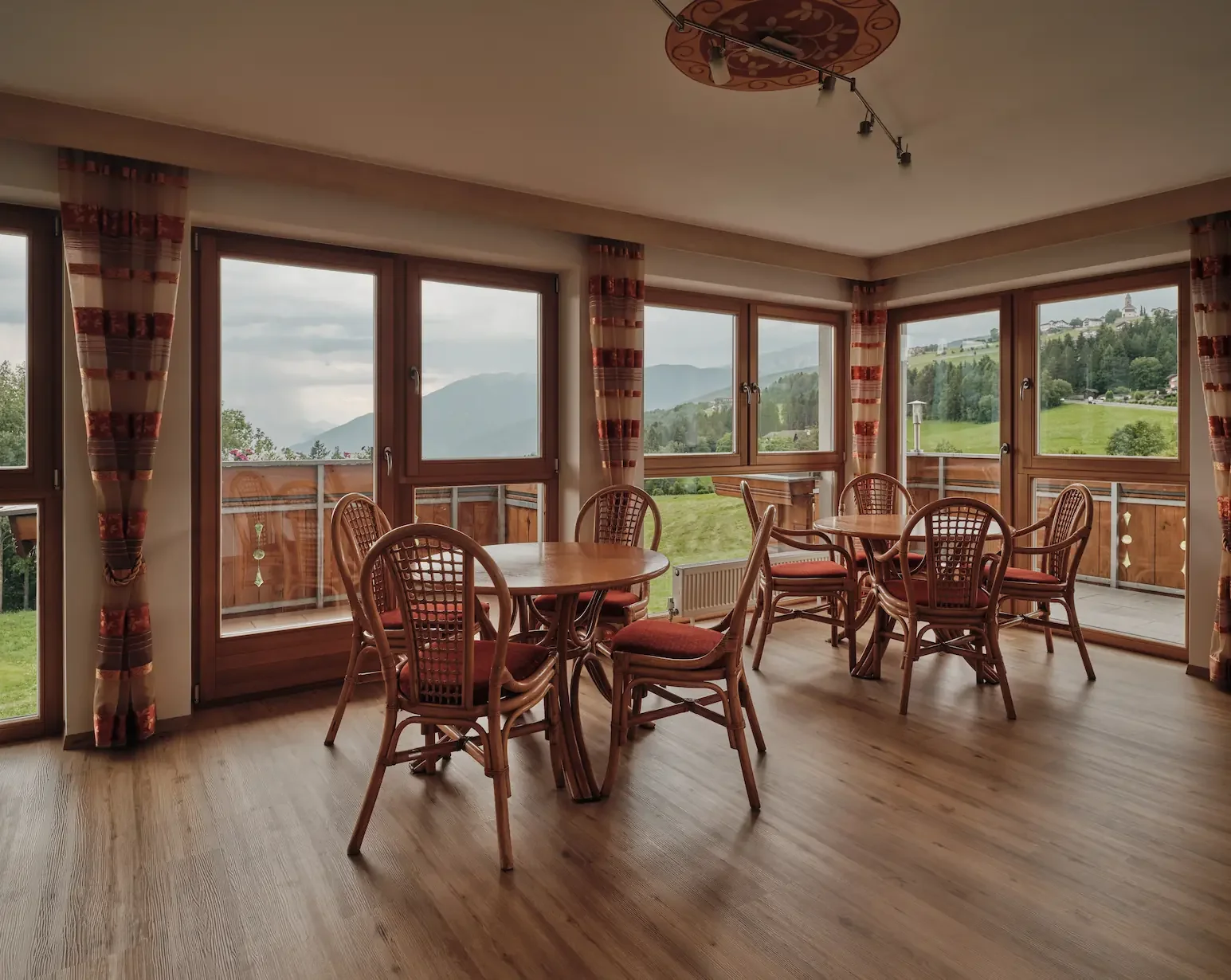 Frühstücksraum im Bergdiamant